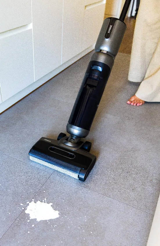 Mycie podłóg z odkurzaczem Hygse Akva