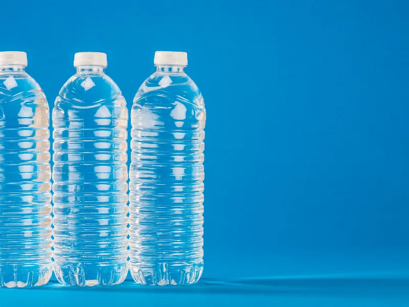 Woda butelkowana. Czy to najzdrowsza woda do picia?