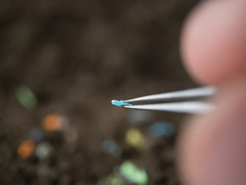 Drobina mikroplastiku