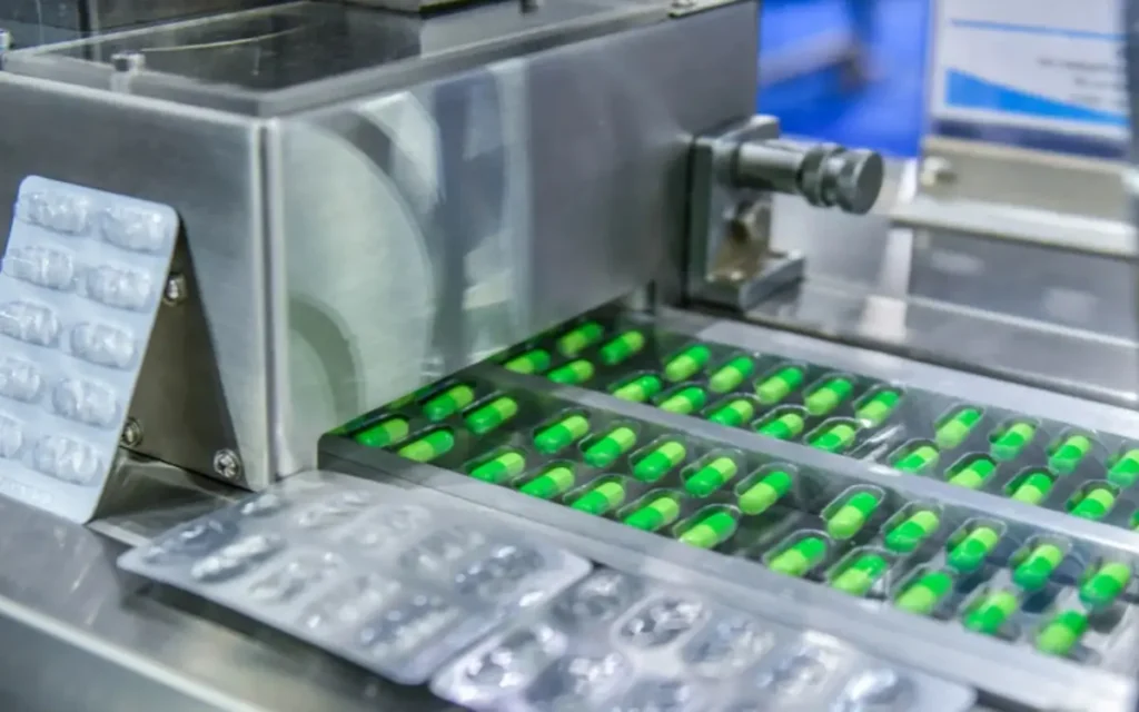 Taśma do produkcji leków. Źródło: Canva.com